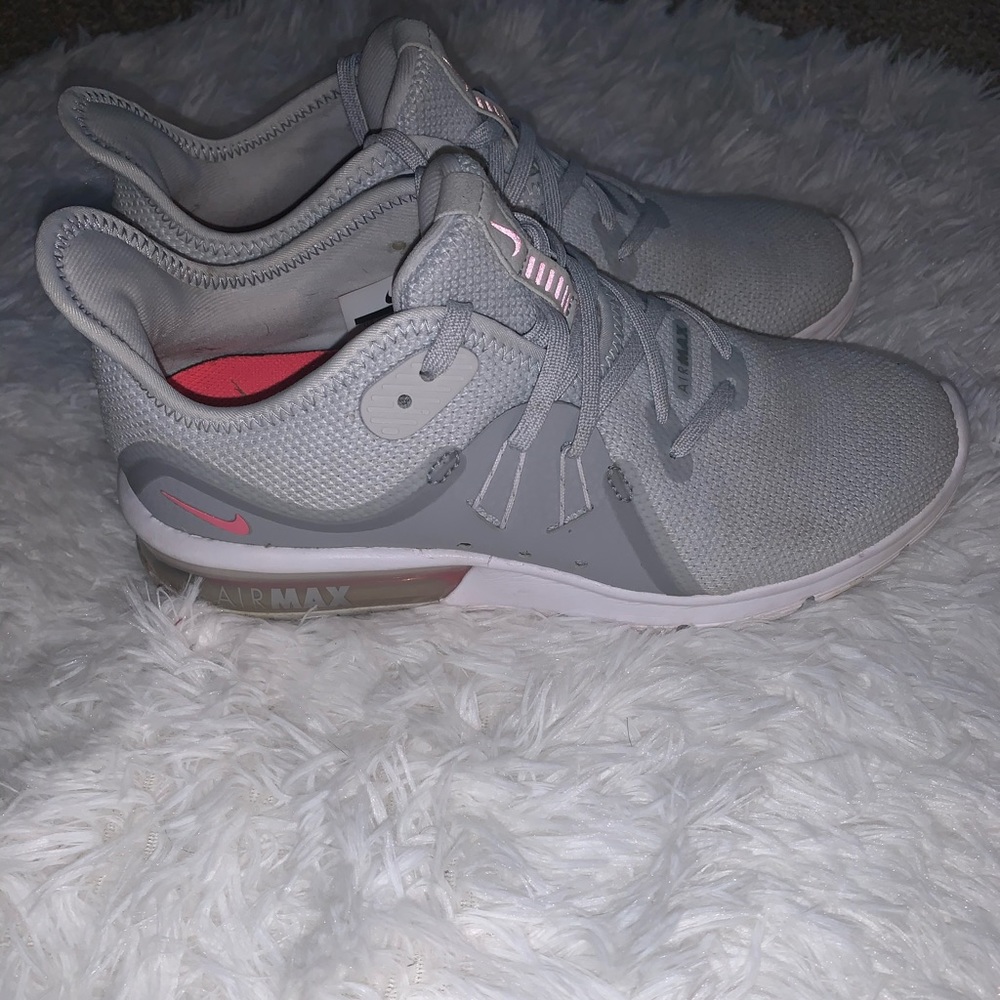 Nike air max’s pink and gray size 7
